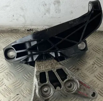 Peugeot 308 Engine mount vacuum valve 