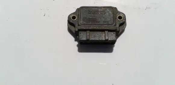Volkswagen PASSAT B3 Ignition amplifier control unit 835133
