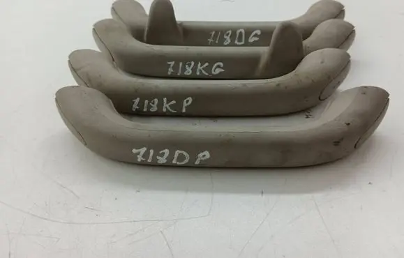 Chrysler PT Cruiser A set of handles for the ceiling 