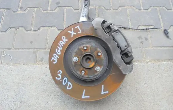 Jaguar XJ X351 Front wheel hub spindle knuckle