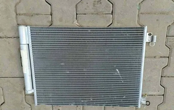 Renault Twingo III Coolant radiator 