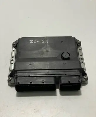 Toyota Avensis T270 Engine control unit/module 8966105L30 MB2755006960
