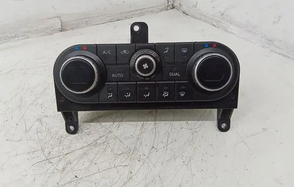 Nissan Qashqai Climate control unit 27500BR47B