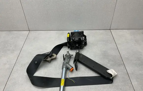 Nissan X-Trail T32 Front seatbelt TKKAH2EG671