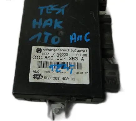 Volkswagen Touran I Trunk lid opening control unit 