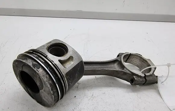 Volkswagen PASSAT B6 Piston with connecting rod