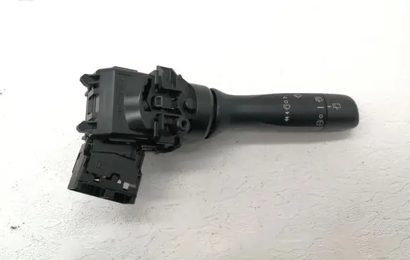Toyota Yaris Wiper speed switch 17F144