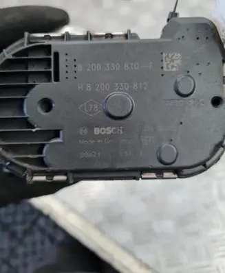 Opel Vivaro Throttle valve 8200330810F