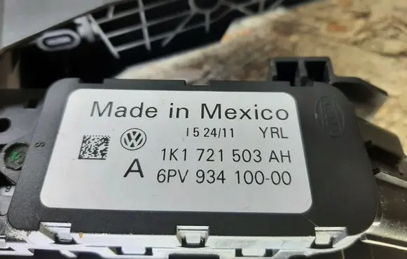 Volkswagen Jetta VI Accelerator throttle pedal 1K1721503AH