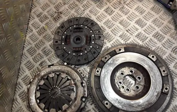 Mini One - Cooper Coupe R56 Clutch set kit 641120071 7561765