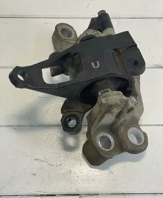 Mazda 6 Engine mount bracket