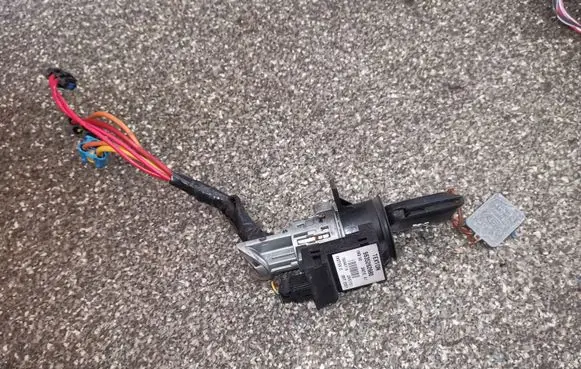 Peugeot 607 Ignition lock 9635262680