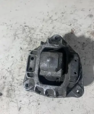 BMW 5 F10 F11 Engine mount bracket 6777371