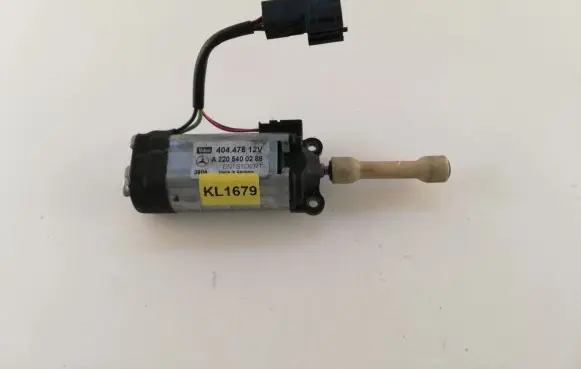 Mercedes-Benz C W203 Steering column adjust motor A2205400288 KL1679