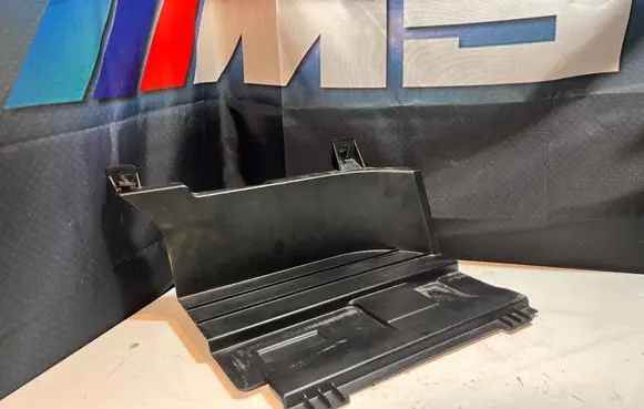 Trunk/boot sill cover protection