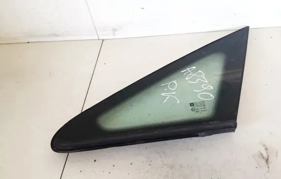 Opel Zafira B Front triangle window/glass 