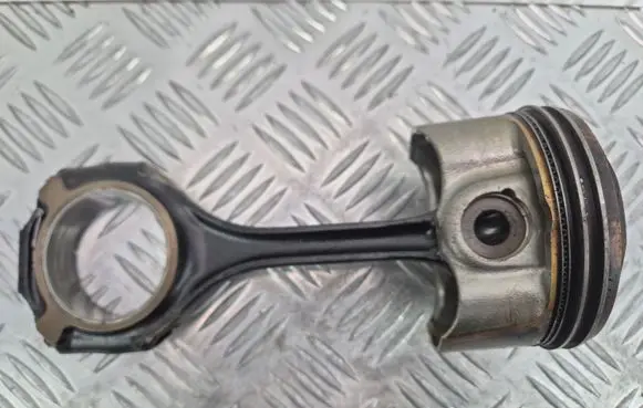Mercedes-Benz C W204 Piston with connecting rod M272