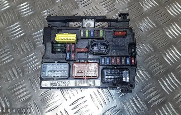 Peugeot 207 CC Fuse module 9662783880