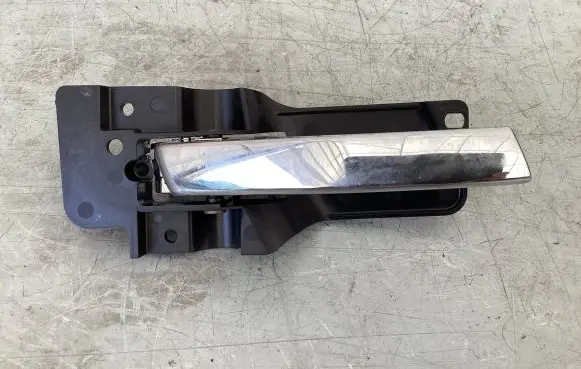 Chrysler Town & Country V Front door exterior handle 32071d