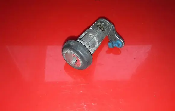 Iveco Daily 35 - 40.10 Front door lock (next to the handle) 14525