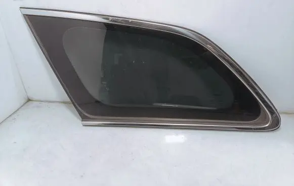 Toyota Avensis T270 Rear side window As2