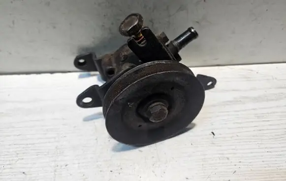 Nissan Sunny Power steering pump 4911074100