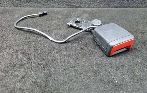 Audi Q7 4M Rear seatbelt buckle 4M0857739J