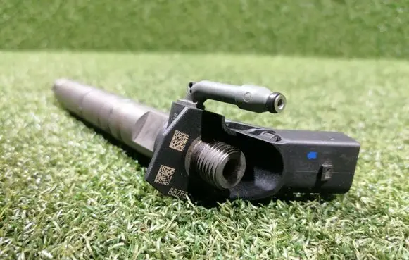 Mercedes-Benz C W205 Fuel injector A6510702987