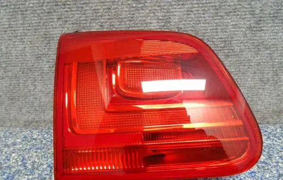 Volkswagen Tiguan Tailgate rear/tail lights 5N0945093G