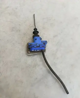 Audi 80 90 S2 B4 Central locking vacuum pump 893862153C
