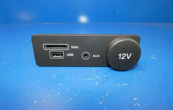 Jaguar XE USB socket connector FK72-19C166-BC FK7219C166BC 4YSPA