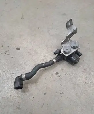 BMW X5 F15 Coolant heater control valve 8517591 42106189181