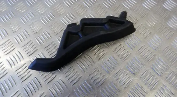 Toyota Yaris XP210 Fender foam support/seal 53153K0020