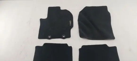 Toyota Yaris XP210 Car floor mat set 