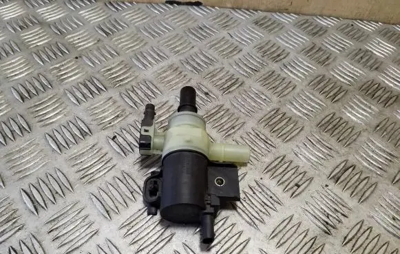 Volvo XC90 Fuel tank valve 32242463 8889069195