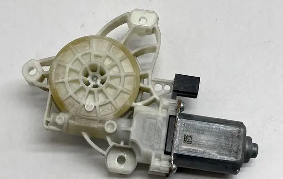 Mercedes-Benz A W177 Front door window regulator motor A0009065706 A76187113 0116164215