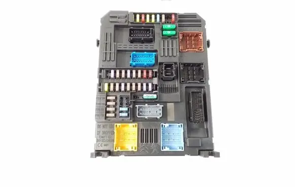 Opel Corsa F Fuse module 9830708180