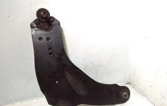 Nissan Primastar Front lower control arm/wishbone 572713