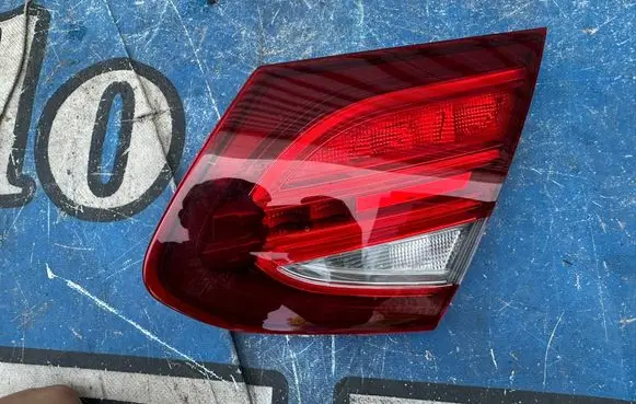 Tailgate rear/tail lights
