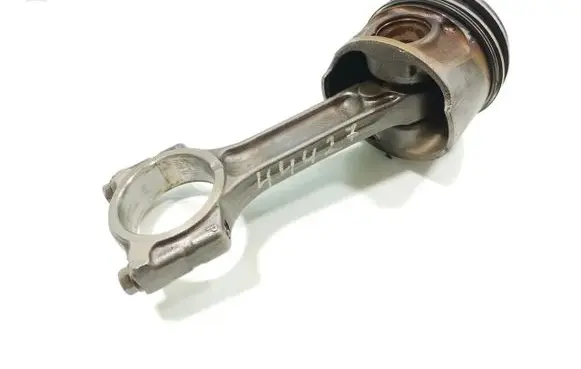 Nissan Qashqai Piston with connecting rod 