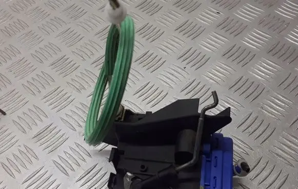 Audi A3 S3 8L Rear door lock 8D0839015A