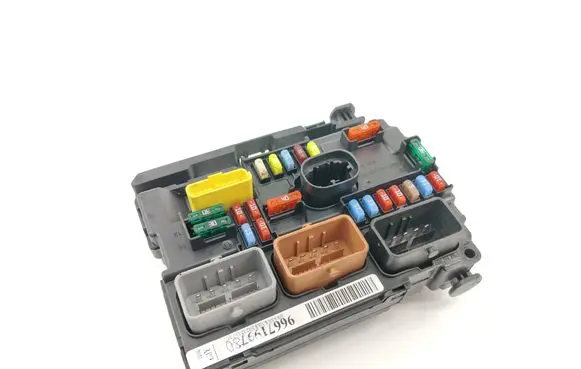 Citroen C3 Fuse module 9667199780