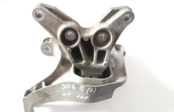 Peugeot 308 Engine mount bracket 9800895680