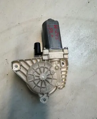 Mercedes-Benz B W245 Front door window regulator motor A1698204142