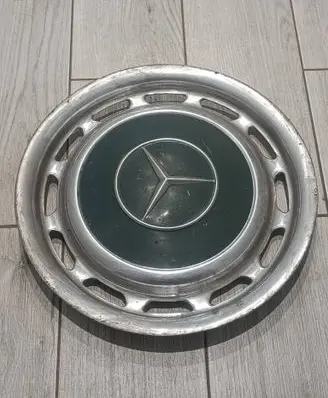 Mercedes-Benz W123 R14 wheel hub/cap/trim 