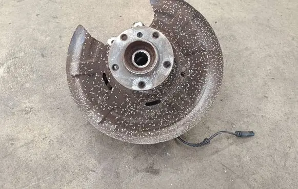 Rear wheel hub spindle/knuckle