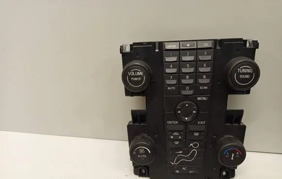 Volvo V50 Climate control unit 8697155