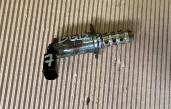 Skoda Octavia Mk2 (1Z) Crankshaft position sensor 13150429B 13150429