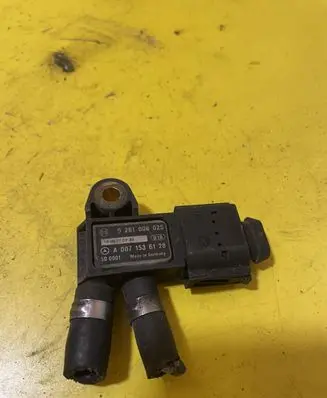 Mercedes-Benz E W211 Air pressure sensor A0071536128 0071536128