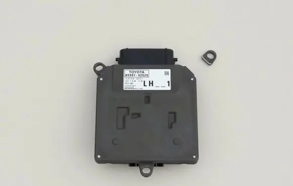 Toyota RAV 4 (XA50) Headlight ballast module Xenon 81056-42830 89907-42020
